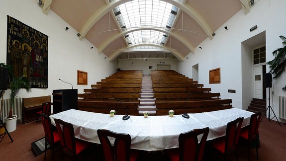 Budovy bohosloveckej fakulty zrekonštruujú, študenti sa zatiaľ budú učiť v Nitre