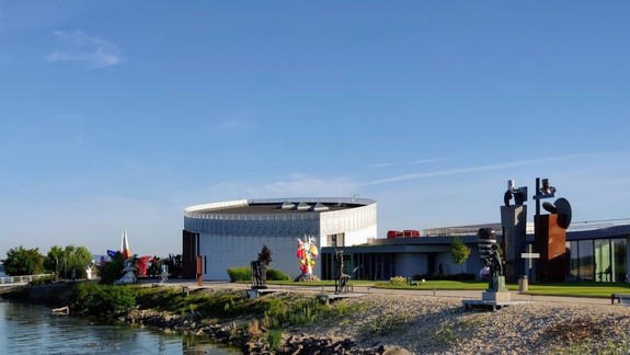 V Danubiane má výstavu medzinárodne uznávaný výtvarník Robert Hromec