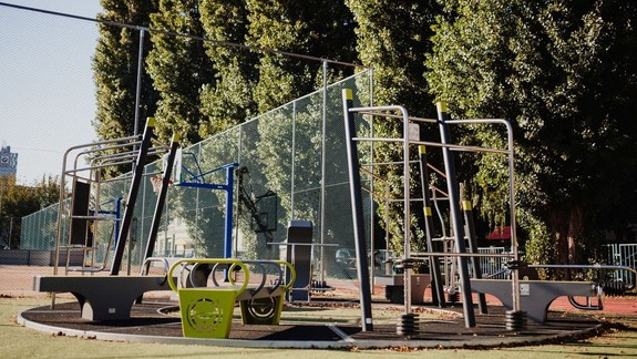 FOTO V areáli SŠ Novohradská vzniklo nové workoutové ihrisko