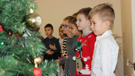 Spájanie generácií v Dúbravke pokračuje. K spoločnému čítaniu, pribudol spev