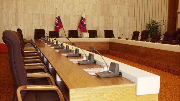 Verejné obstarávanie na tlač vládnych novín spustí Úrad vlády do konca leta