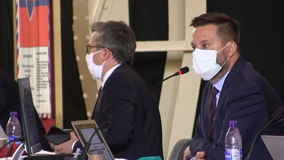 Čo sa stalo? Mestskí poslanci neschválili za šéfku parkovacej firmy víťazku výberového konania