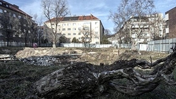 Na Belopotockého sa stavať nebude, Pod záhradami áno