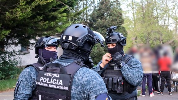 Mestskí policajti zadržali v Podunajských Biskupiciach dílera drog