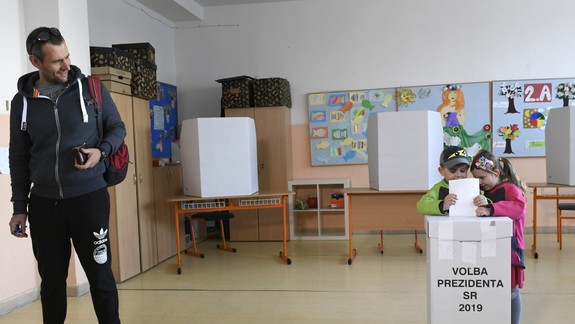 FOTO: Vo Vrakuni odvolil 91-ročný J. Vaškeba, neúspešný kandidát na poslanca