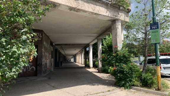 Mesto „vyčistilo“ priestor pod terasou Jungmannova, pokutu tu dostanú všetci