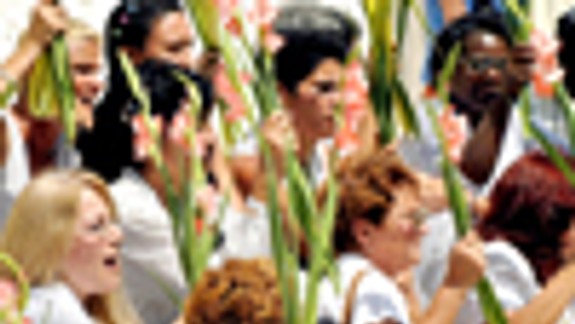 Solidaritu s Dámami v bielom prejavilo asi 50 ľudí