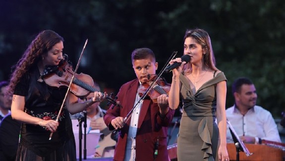 Tip na sobotu: Divé maky oslavujú 20 rokov pomoci rómskym deťom, príďte aj vy