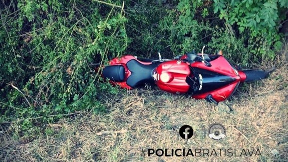 Tragická nehoda: Na ceste medzi Modrou a Budmericami zomrel ďalší motocyklista