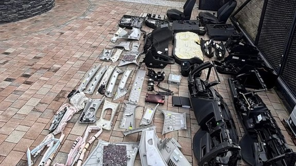 Policajti zadržali bratislavského autičkára, následne našli osem kradnutých áut