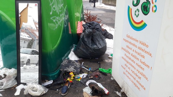 Aktuálne: Na kontajnerových stojiskách sa hromadí odpad: Čo s tým?