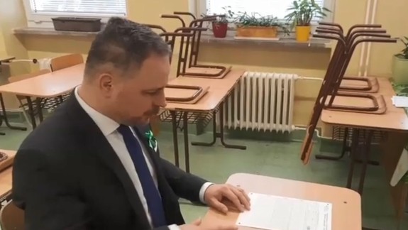 VIDEO: Droba si dnes zopakoval maturitu, ukázal aj svoje vysvedčenie