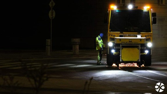 Dopravný podnik po nociach brúsi koľajnice, chce znížiť hlučnosť električiek
