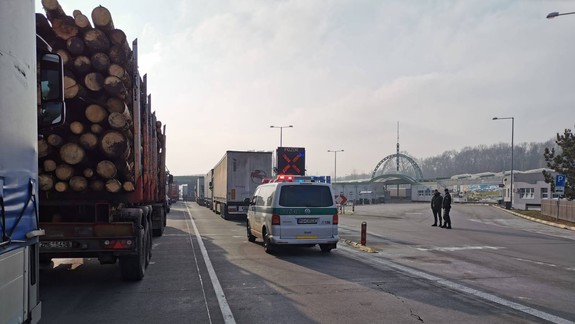 Vodiči pozor: Od nedele bude blokovaný aj hraničný priechod Rusovce - Rajka