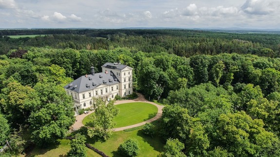 Český zámok ponúka bežným ľuďom možnosť stať sa na chvíľu aristokratmi