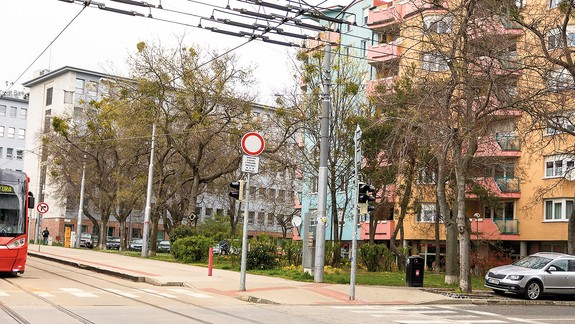 Agresor na Žilinskej: Druhého muža najskôr udrel čelom, následne teleskopickým obuškom