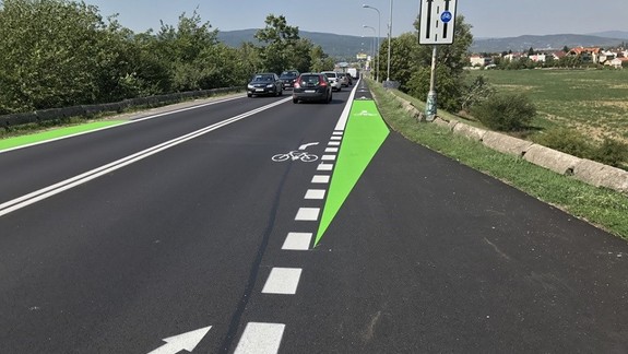 Pred Vajnormi položili novú vozovku a spravili aj cyklotrasu. Ako sa vám pozdáva?