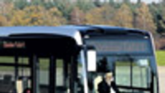 Začiatkom februára budú testovať kĺbový Mercedes