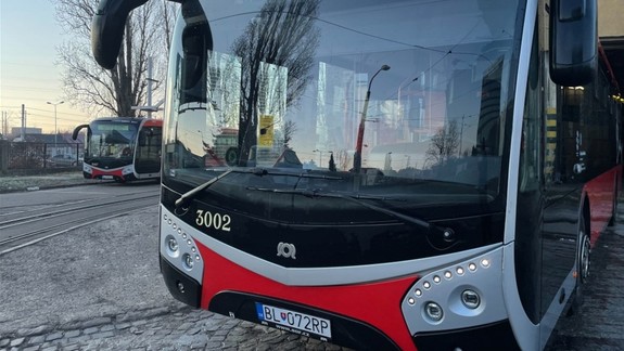 Dopravný podnik podpísal zmluvu na nákup ďalších 80 autobusov, tentokrát krátkych