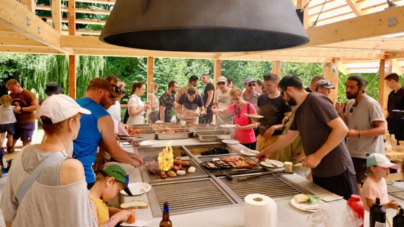 Koľko vyjde grilovačka v prenajatých altánkoch mestských lesov? Pozreli sme si ceny