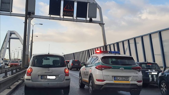 V meste hlásia na viacerých úsekoch kolóny a nehody