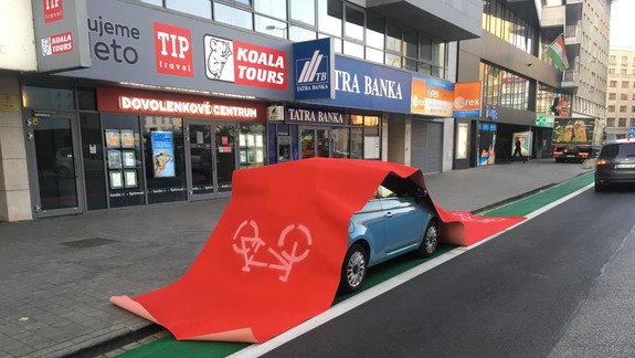 FOTO: Takto dopadol vodič, ktorý na Dunajskej zaparkoval na cyklotrase