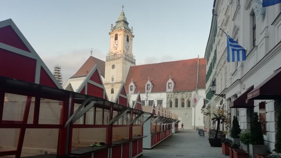 V piatok otvárajú na Hlavnom námestí zmenené vianočné trhy. Čím sa budú líšiť?