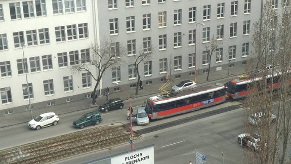 V meste odstraňujú následky viacerých dopravných nehôd