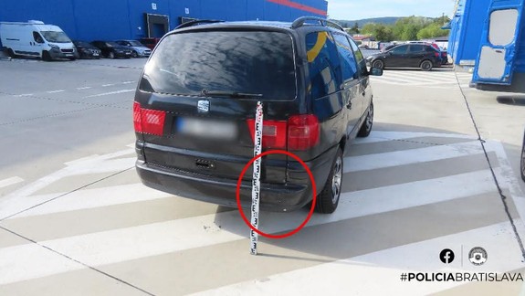 Opitý vodič sa pokúsil na Bojnickej preparkovať auto, dopadlo to katastrofálne