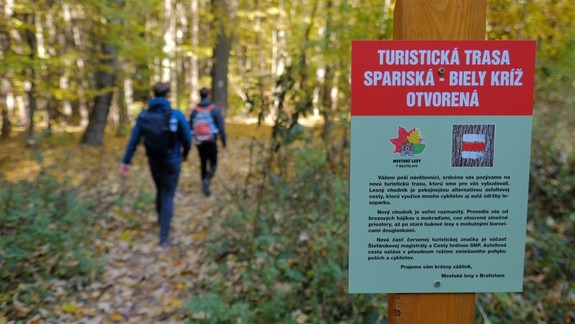 Dobrá správa pre bežcov a turistov: Sprístupnili novú turistickú trasu v mestských lesoch