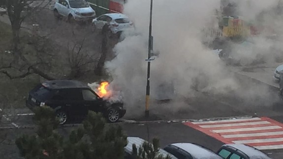 FOTO: V Dúbravke ráno horelo osobné auto