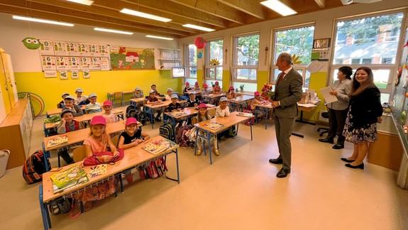 Finančná podpora či balíček s potrebami: Mestské časti uľahčujú prvákom nástup do školy