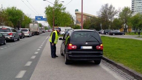 Pokutovali vodičov, ktorí zneužívali autobusové pruhy!