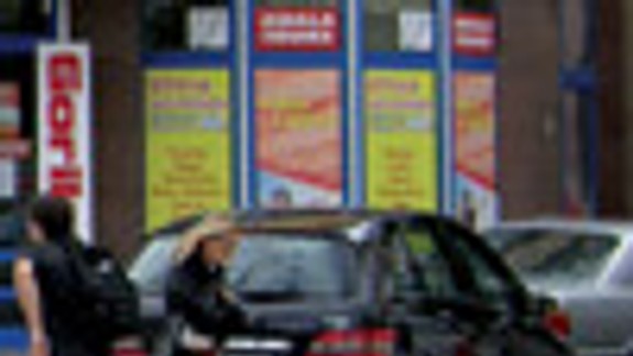 Státie na chodníkoch si polícia nevšíma