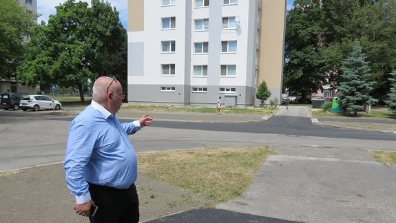 Petržalka plánuje nové ihrisko, Ružinov opravu cesty: Hľadajú dodávateľov