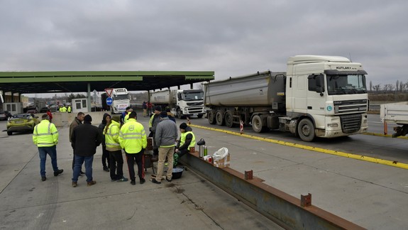 Kamionisti ukončili blokádu hraničných priechodov, zostávajú v pohotovosti