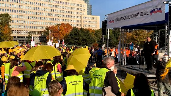 VIDEO: Ako to dnes vyzeralo na proteste odborárov na Námestí slobody?