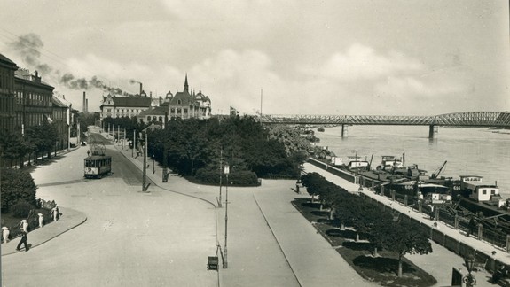 FOTO: Prejdite sa s nami v minulom čase po romantických zákutiach na nábreží Dunaja...