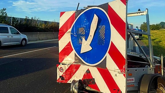 Tragická nehoda na D1: Kamión narazil do vozidla diaľničiarov