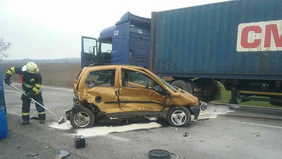 FOTO: Ďalšia nehoda pri Senci - zrazili sa tri autá