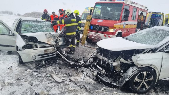 Vážna dopravná nehoda: Cestu v blízkosti diaľnice D4 museli uzavrieť