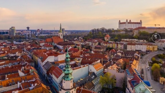 FOTO: Pozrite si prázdne centrum Bratislavy z miesta, odkiaľ ste ho asi ešte nikdy nevideli...