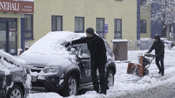 Na západnom Slovensku je bez elektriny pre počasie 9000 odberných miest