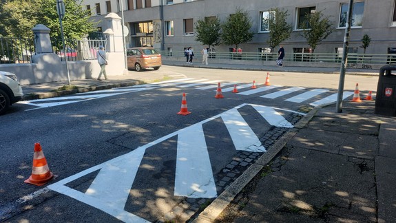 Všimli ste si? Premaľovávajú priechody pre chodcov