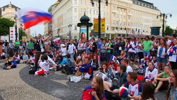 Hokej vo veľkom na Hviezdoslavovom námestí