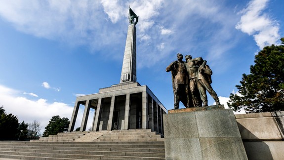 Vedeli ste? Slavín má zaujímavú históriu, pozlátenú sochu na jeho vrchole museli pre blesky reštaurovať