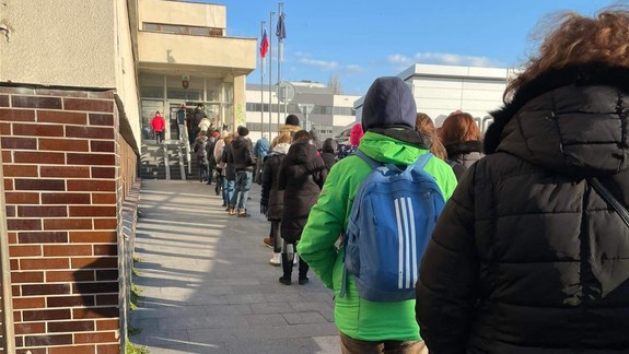 Na cestovné doklady sa v Bratislavskom kraji čaká 3 až 4 hodiny