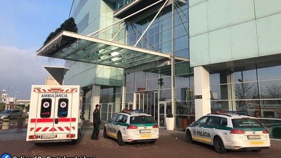 Policajti evakuovali Aupark, prinieslo to i dopravné obmedzenia