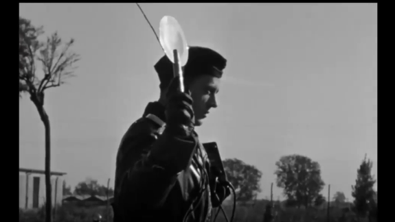 Zaujímavé VIDEO: Pozrite si, ako policajti merali rýchlosť a dávali "fúkať" v roku 1957