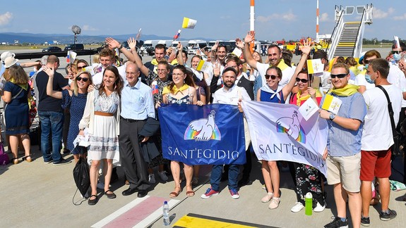 Kto všetko bude na bratislavskom letisku spolu s prezidentkou vítať Svätého Otca?